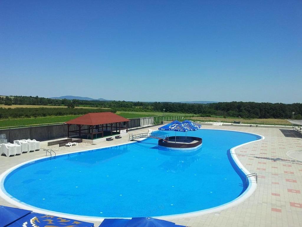 Hotel Bazeni Baikal Topola Exteriér fotografie