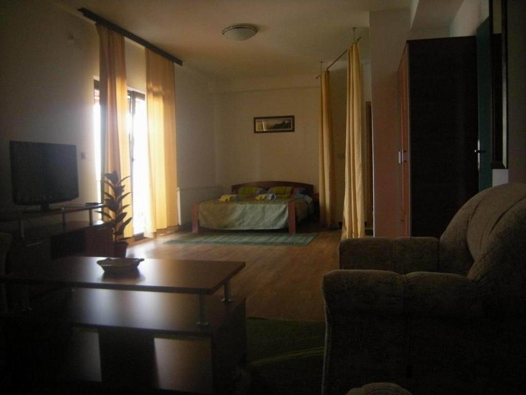 Hotel Bazeni Baikal Topola Exteriér fotografie